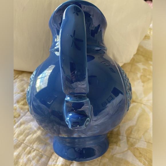 Vintage McCoy Raised Turkey vase/pitcher 1968. Beautiful blue. Tiny chip on top. - Picture 12 of 15